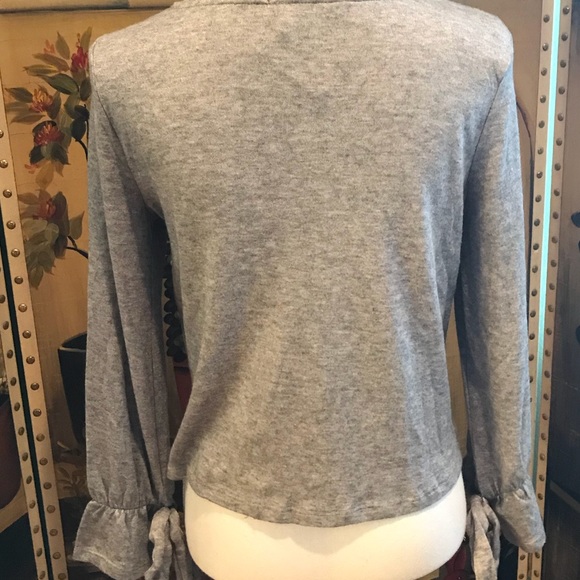 ⭐️GREY LIGHTWEIGHT TOP⭐️NWT⭐️SO SOFT⭐️ - Picture 5 of 6